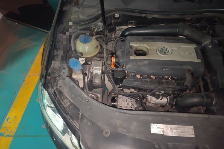 Used Volkswagen Magotan 2012 Revised 1.8TSI Luxury Version Engine Bay Right