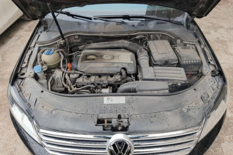 Used Volkswagen Magotan 2012 Revised Version 1.8TSI Leading Edition Engine Bay