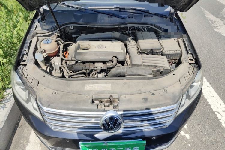 Used Volkswagen Magotan 2012 Revised 1.8TSI Luxury Version Engine Bay