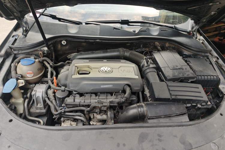 Used Volkswagen Magotan 2012 1.8TSI Luxury Model Engine Bay