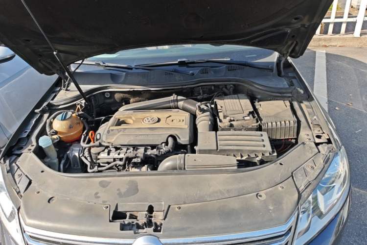 Used Volkswagen Magotan 2012 2.0 TSI Ultimate Edition Engine Bay