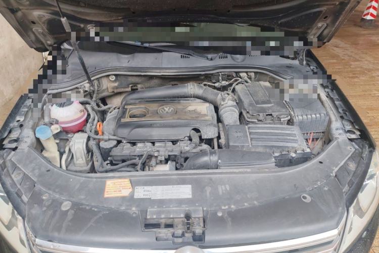 Used Volkswagen Magotan 2012 Revised 1.8TSI Luxury Version Engine Bay