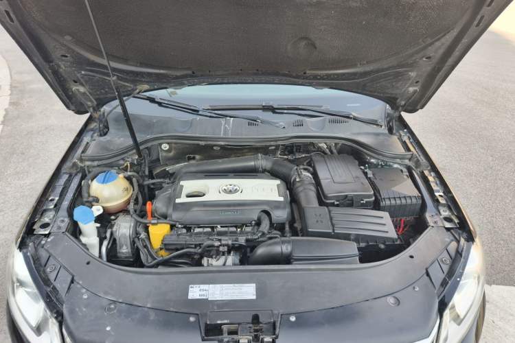 Used Volkswagen Magotan 2012 1.8TSI Luxury Model Engine Bay