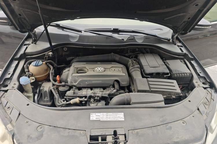 Used Volkswagen Magotan 2012 Facelift 1.8TSI Prestige Model Engine Bay