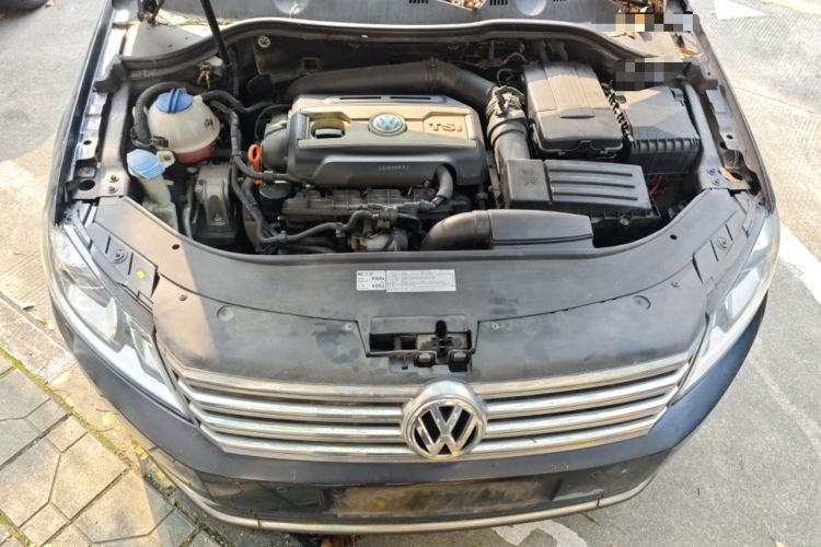 Used Volkswagen Magotan 2012 Revised 1.8TSI Luxury Version Engine Bay