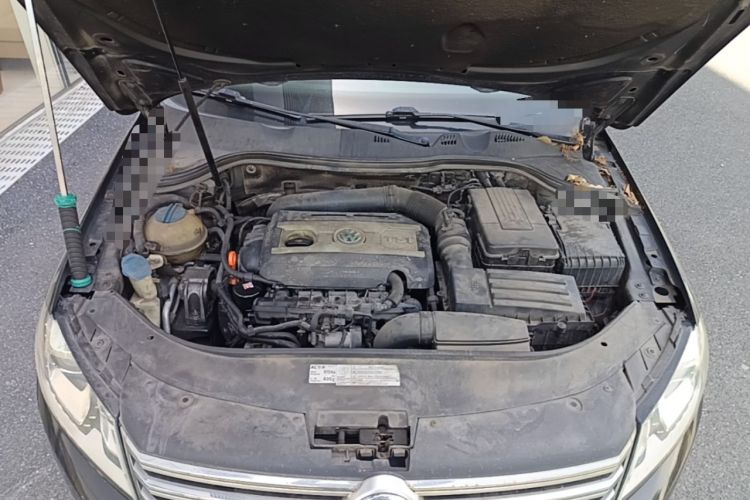 Used Volkswagen Magotan 2012 Facelift 2.0 TSI Prestige Model Engine Bay