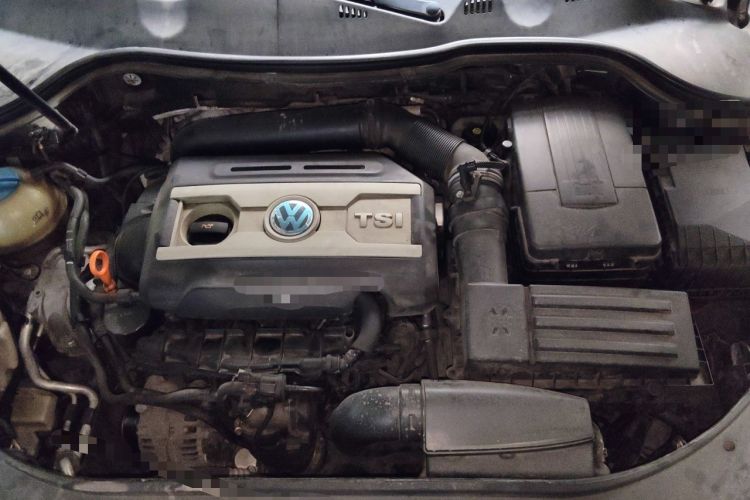 Used Volkswagen Magotan 2012 1.8TSI Luxury Model Engine Bay