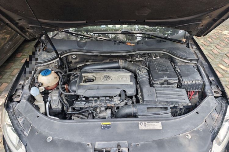 Used Volkswagen Magotan 2012 Travel Edition 2.0 TSI Luxury Version Engine Bay