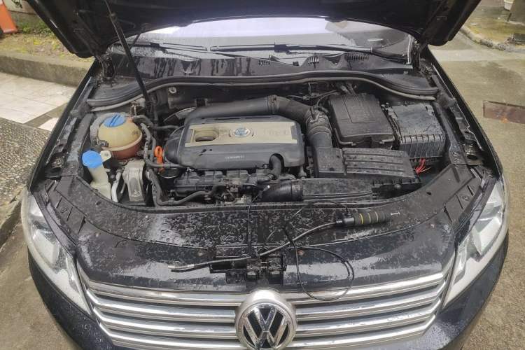 Used Volkswagen Magotan 2012 Revised 1.8TSI Luxury Version Engine Bay