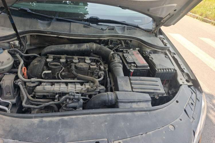 Used Volkswagen Magotan 2012 Revised 1.8TSI Luxury Version Engine Bay