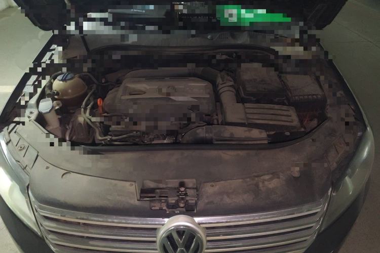 Used Volkswagen Magotan 2012 Revised Version 1.8TSI Leading Edition Engine Bay
