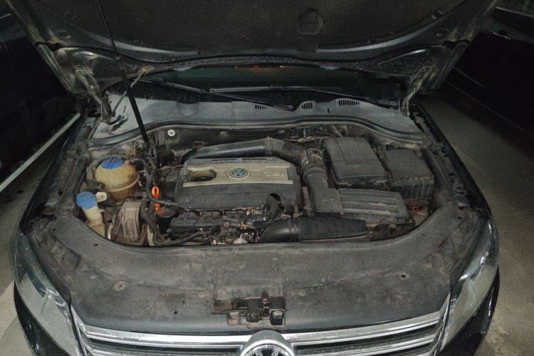 Used Volkswagen Magotan 2012 Revised Version 1.8TSI Leading Edition Engine Bay