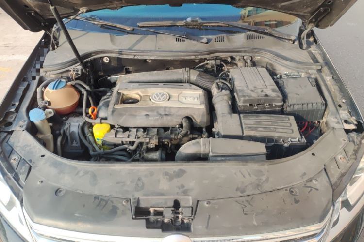 Used Volkswagen Magotan 2012 2.0 TSI Ultimate Edition Engine Bay