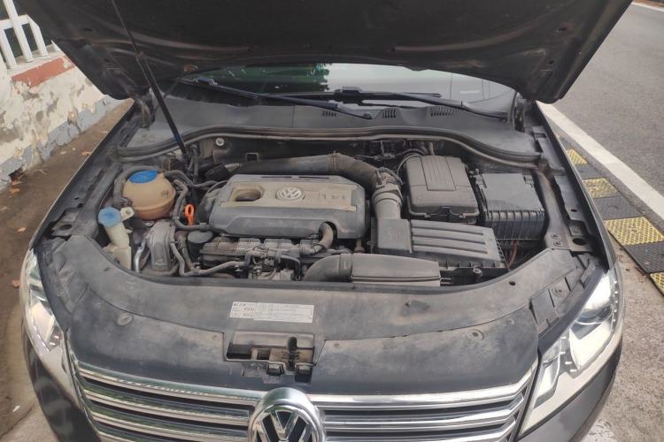 Used Volkswagen Magotan 2012 1.8TSI Luxury Model Engine Bay