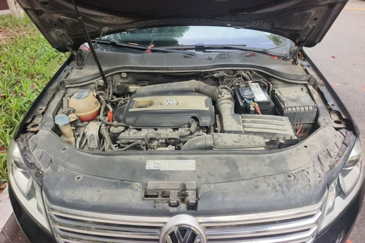 Used Volkswagen Magotan 2012 Revised 1.8TSI Luxury Version Engine Bay