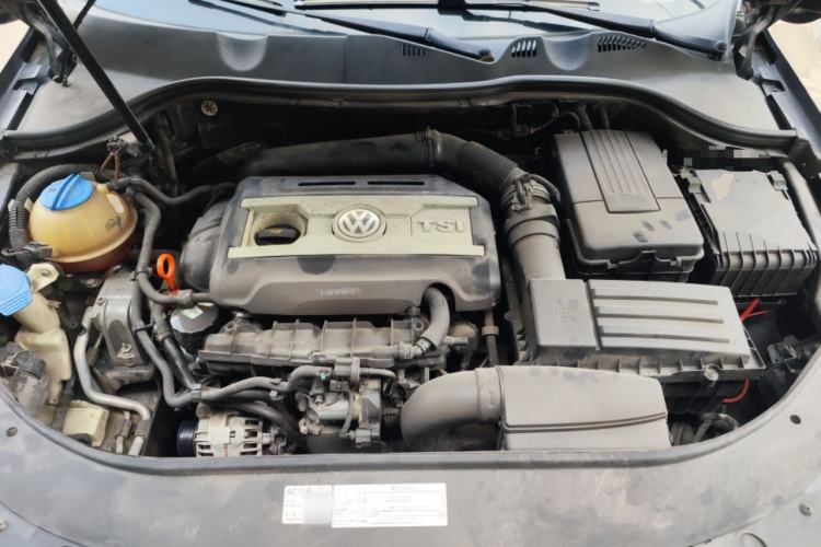 Used Volkswagen Magotan 2012 Revised 1.8TSI Luxury Version Engine Bay
