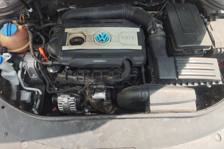 Used Volkswagen Magotan 2012 Revised 1.8TSI Luxury Version Engine Bay