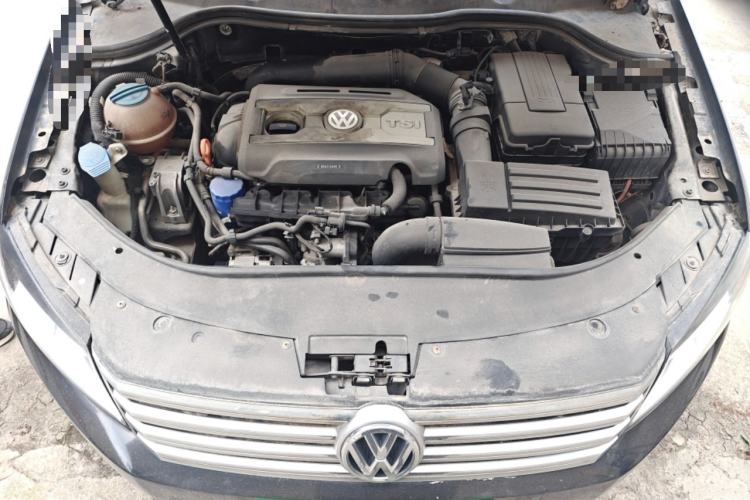 Used Volkswagen Magotan 2012 1.8TSI Luxury Model Engine Bay