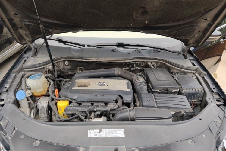 Used Volkswagen Magotan 2012 2.0 TSI Prestige Edition Engine Bay