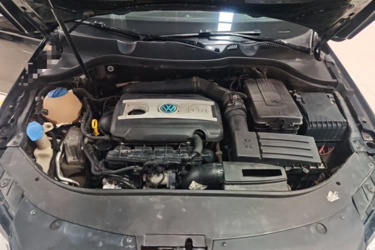 Used Volkswagen Magotan 2012 Travel Edition 2.0 TSI Comfort Version Engine Bay