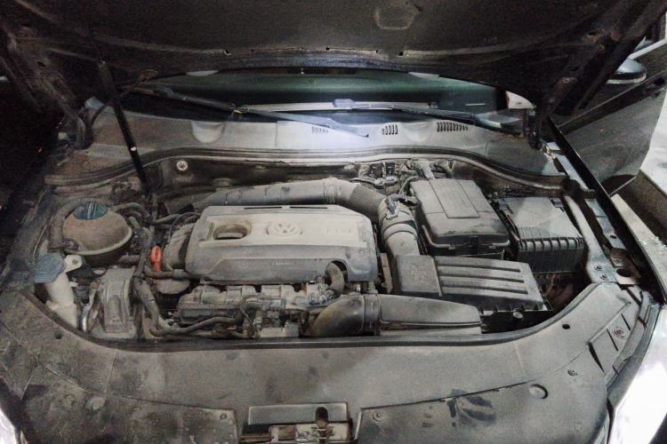Used Volkswagen Magotan 2012 Facelift 1.8TSI Prestige Model Engine Bay