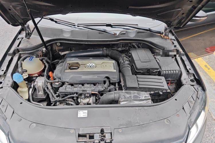 Used Volkswagen Magotan 2012 Revised Version 1.8TSI Leading Edition Engine Bay