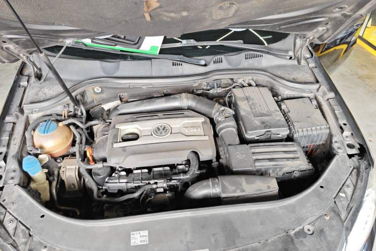Used Volkswagen Magotan 2012 1.8TSI Prestige Model Engine Bay