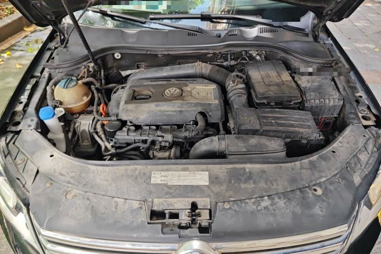 Used Volkswagen Magotan 2012 Revised 1.8TSI Luxury Version Engine Bay
