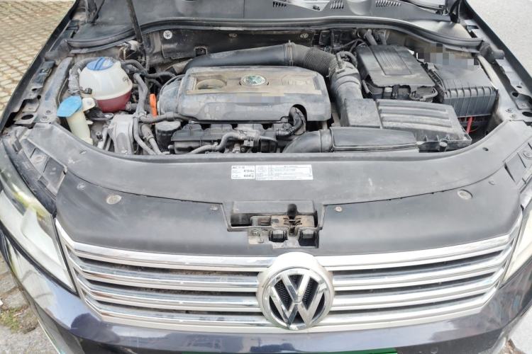 Used Volkswagen Magotan 2012 Revised 1.8TSI Luxury Version Engine Bay