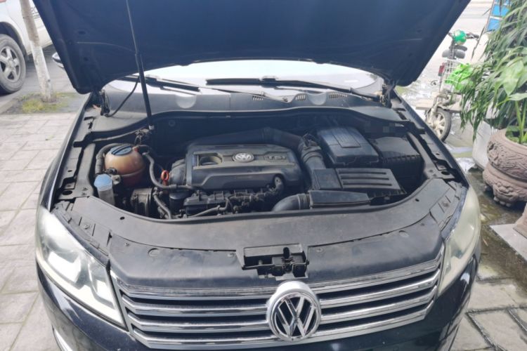 Used Volkswagen Magotan 2012 1.8TSI Luxury Model Engine Bay