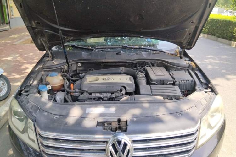 Used Volkswagen Magotan 2012 1.8TSI Luxury Model Engine Bay