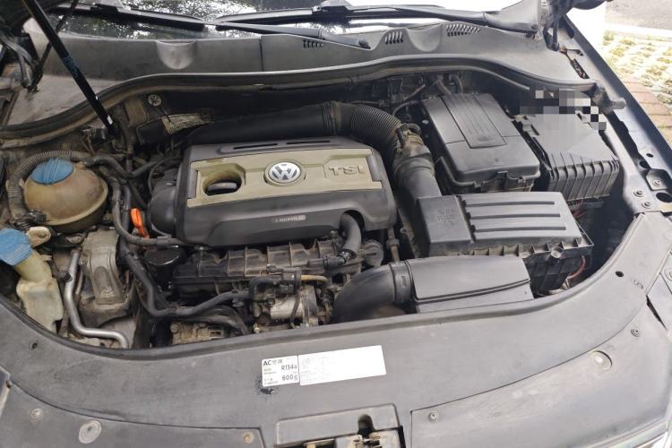 Used Volkswagen Magotan 2012 Revised Version 1.8TSI Leading Edition Engine Bay