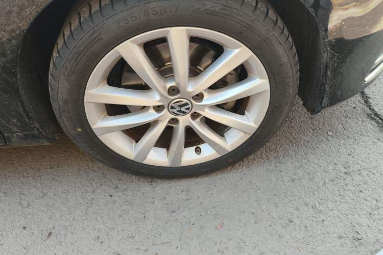 Used Volkswagen Magotan 2012 Facelift 2.0 TSI Prestige Model Exterior 4