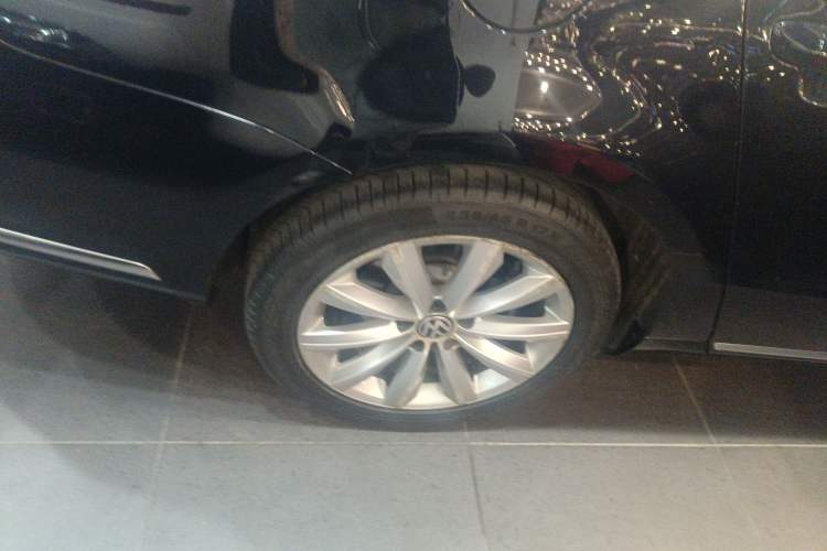 Used Volkswagen Magotan 2012 Travel Edition 2.0 TSI Luxury Version Exterior 8