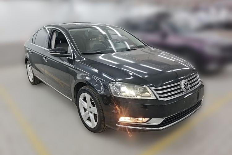 Used Volkswagen Magotan 2012 Revised Version 2.0 TSI Supreme Edition Front Right 45 Deg