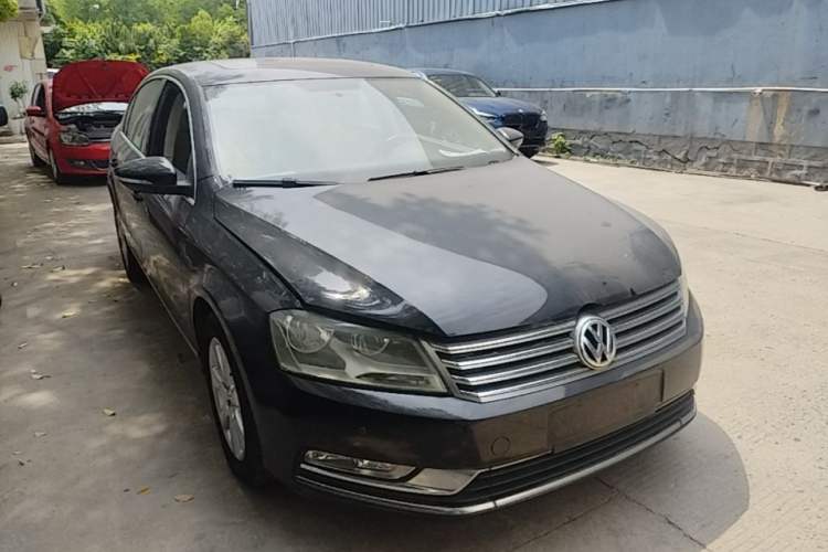 Used Volkswagen Magotan 2012 Revised Version 1.8TSI Leading Edition Front Right 45 Deg