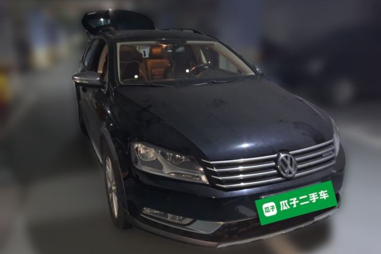 Used Volkswagen Magotan 2012 Travel Edition 2.0 TSI 4x4 Comfort Version Front Right 45 Deg