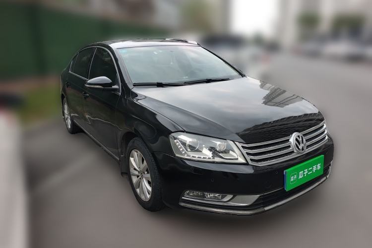 Used Volkswagen Magotan 2012 1.8TSI Luxury Model Front Right 45 Deg