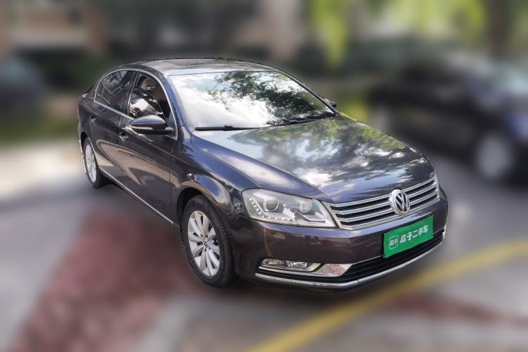 Used Volkswagen Magotan 2012 1.8TSI Luxury Model Front Right 45 Deg