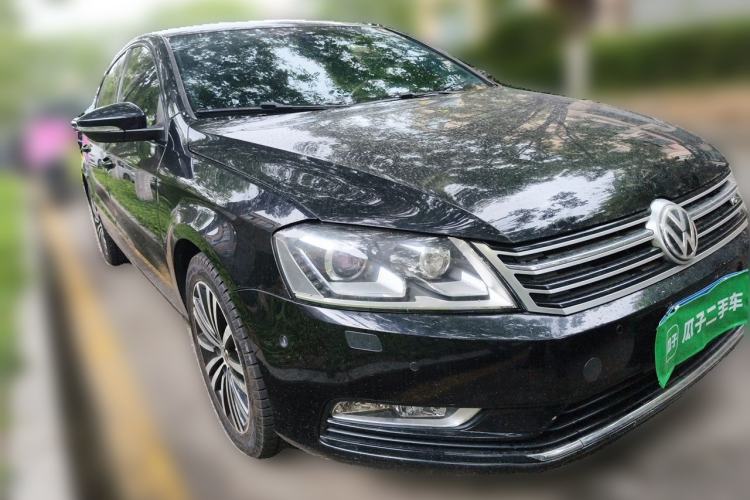Used Volkswagen Magotan 2012 3.0 FSI Flagship Edition Front Right 45 Deg