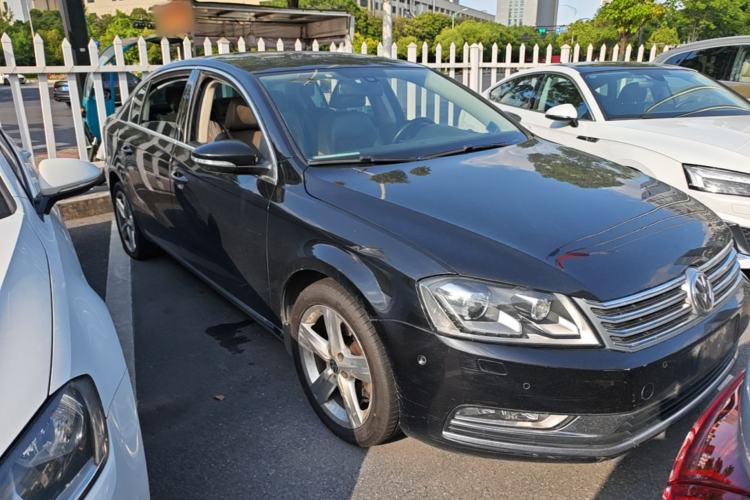 Used Volkswagen Magotan 2012 2.0 TSI Ultimate Edition Front Right 45 Deg