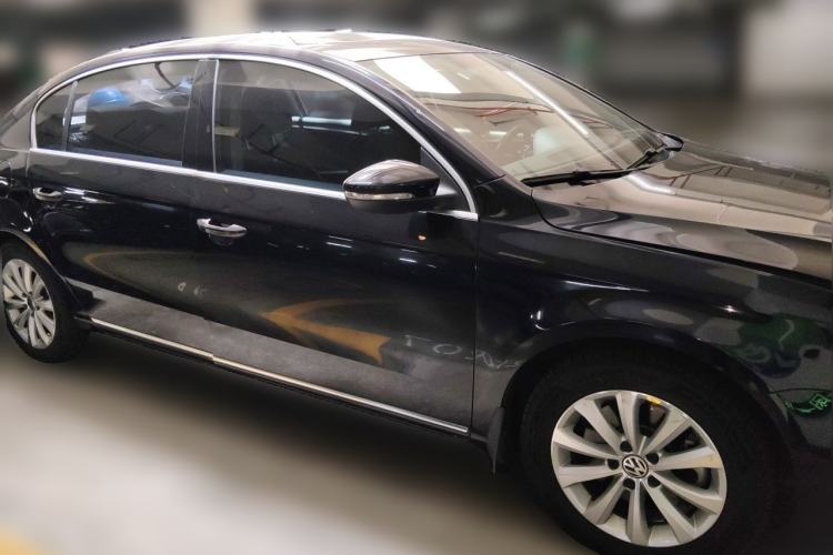 Used Volkswagen Magotan 2012 1.8TSI Luxury Model Front Right 45 Deg
