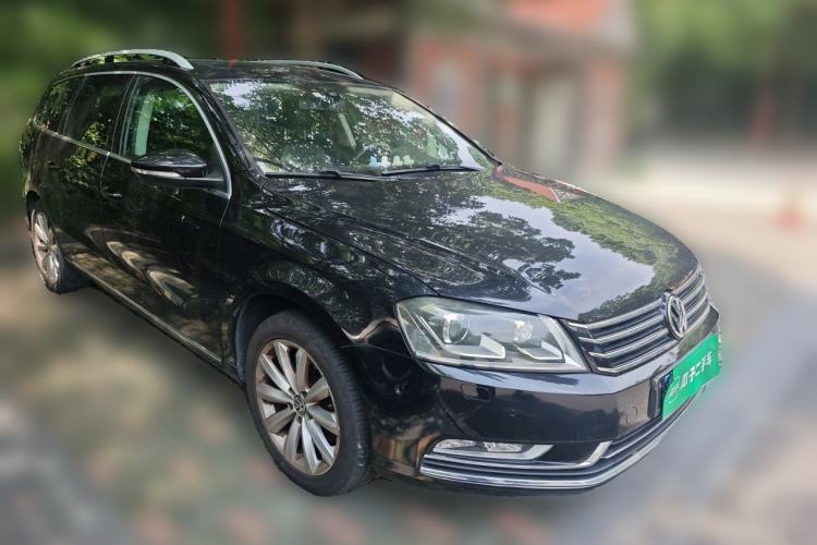 Used Volkswagen Magotan 2012 Travel Edition 2.0 TSI Luxury Version Front Right 45 Deg