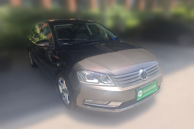Used Volkswagen Magotan 2012 2.0 TSI Ultimate Edition Front Right 45 Deg