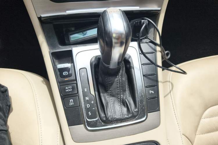 Used Volkswagen Magotan 2012 Revised Version 1.8TSI Leading Edition Gear Lever