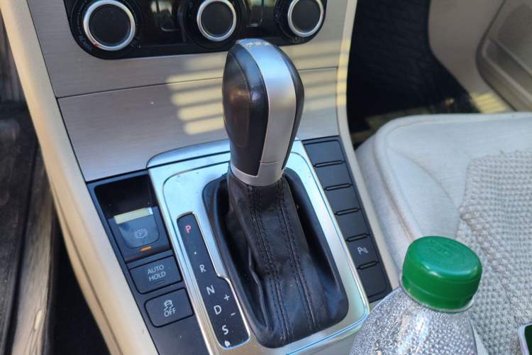 Used Volkswagen Magotan 2012 Revised Version 1.8TSI Leading Edition Gear Lever
