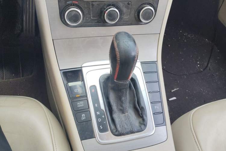 Used Volkswagen Magotan 2012 Revised Version 1.8TSI Leading Edition Gear Lever