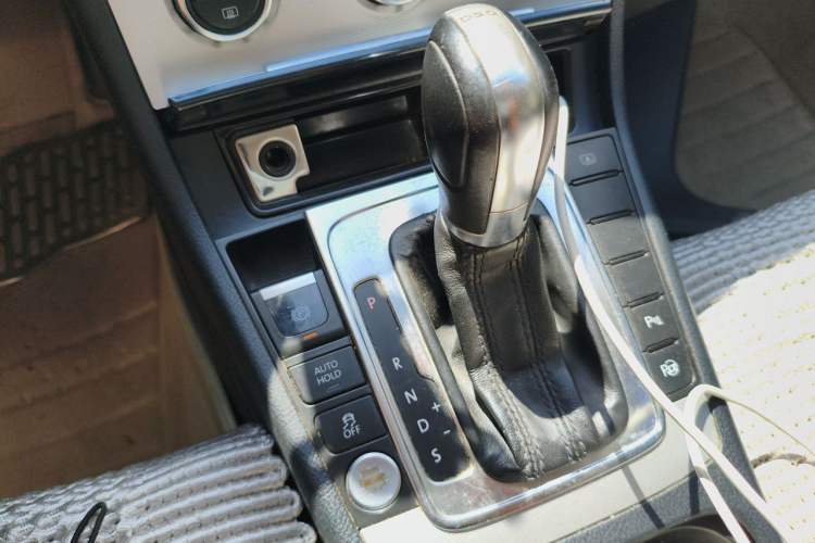 Used Volkswagen Magotan 2012 Facelift 1.8TSI Prestige Model Gear Lever