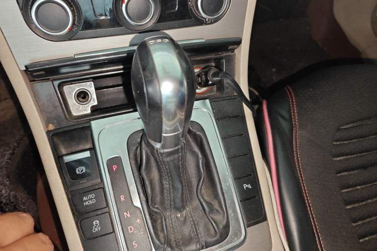 Used Volkswagen Magotan 2012 Revised Version 1.8TSI Leading Edition Gear Lever
