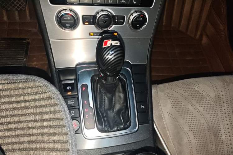 Used Volkswagen Magotan 2012 Travel Edition 2.0 TSI Comfort Version Gear Lever